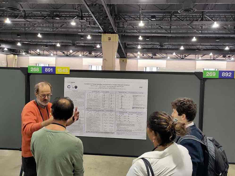 Pierre Diaye presenting the SFN poster 